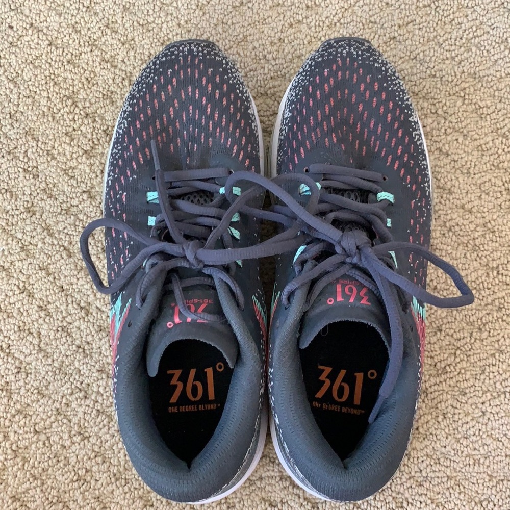 361 Spire 4 Gray Running Shoe with Carbon Plate